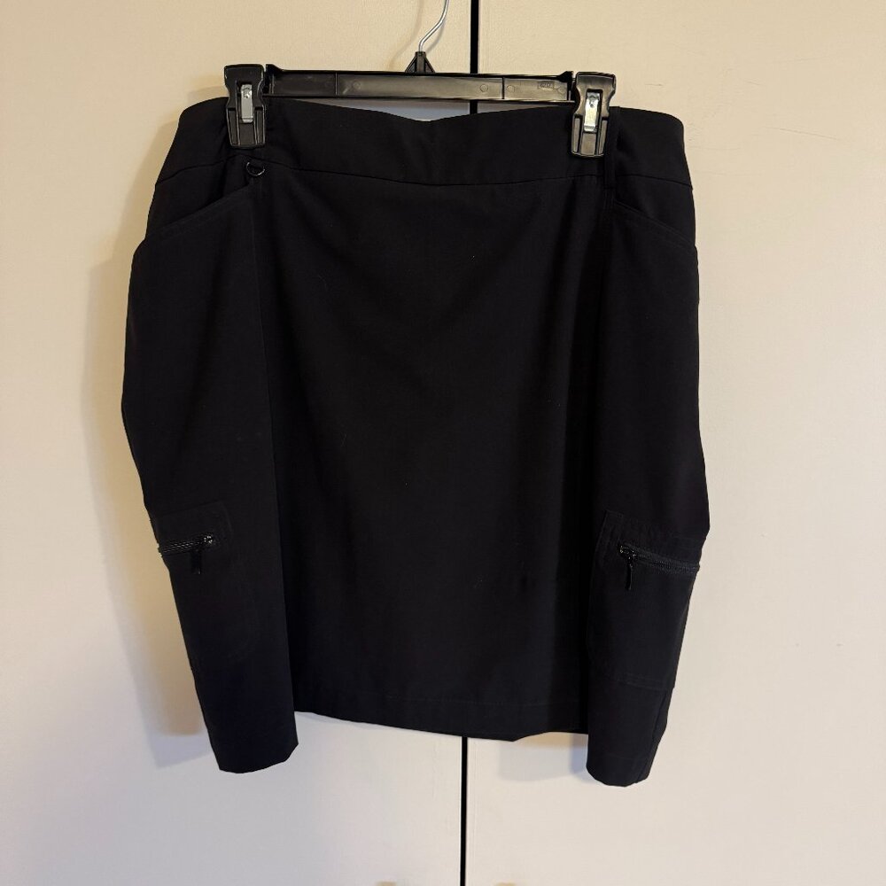Black golf skort - Picture 2 of 3